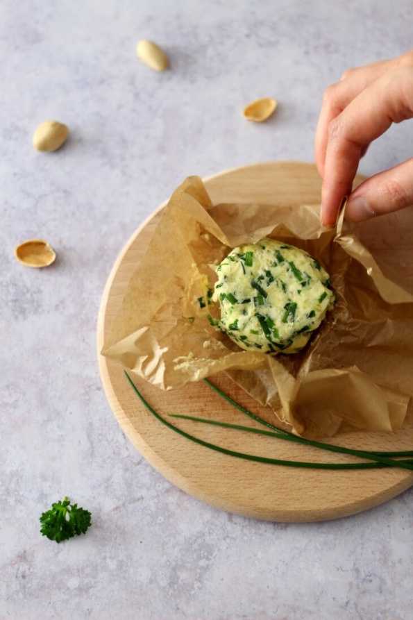 Frühlingshafte Schnittlauchbutter mit Zitrone &amp; Parmesan - Bäckerina